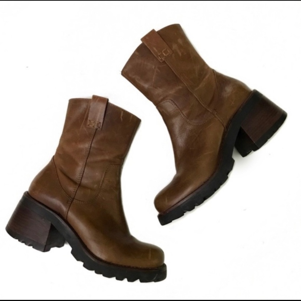 ISO Steve Madden Vintage Fender Boots!!